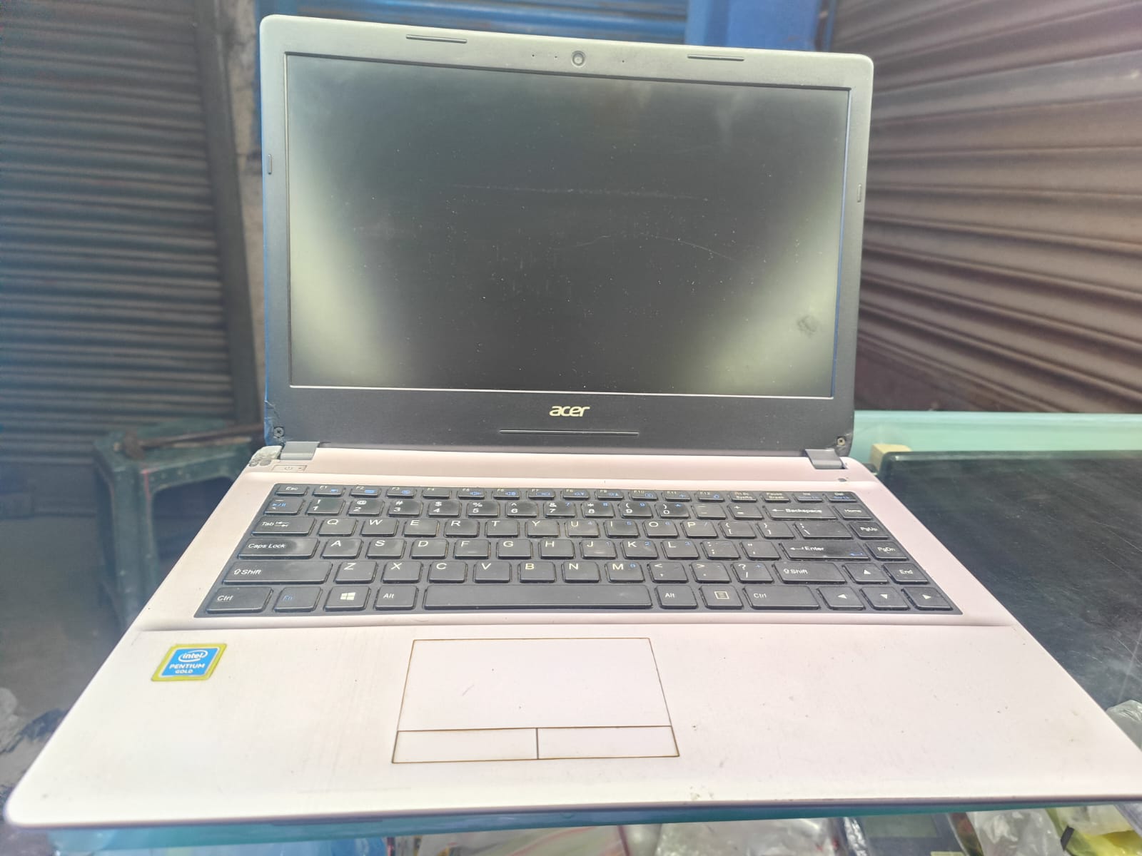 Olds Acer Laptop Pentium Gold/7th generation/4g.b/500 g.b